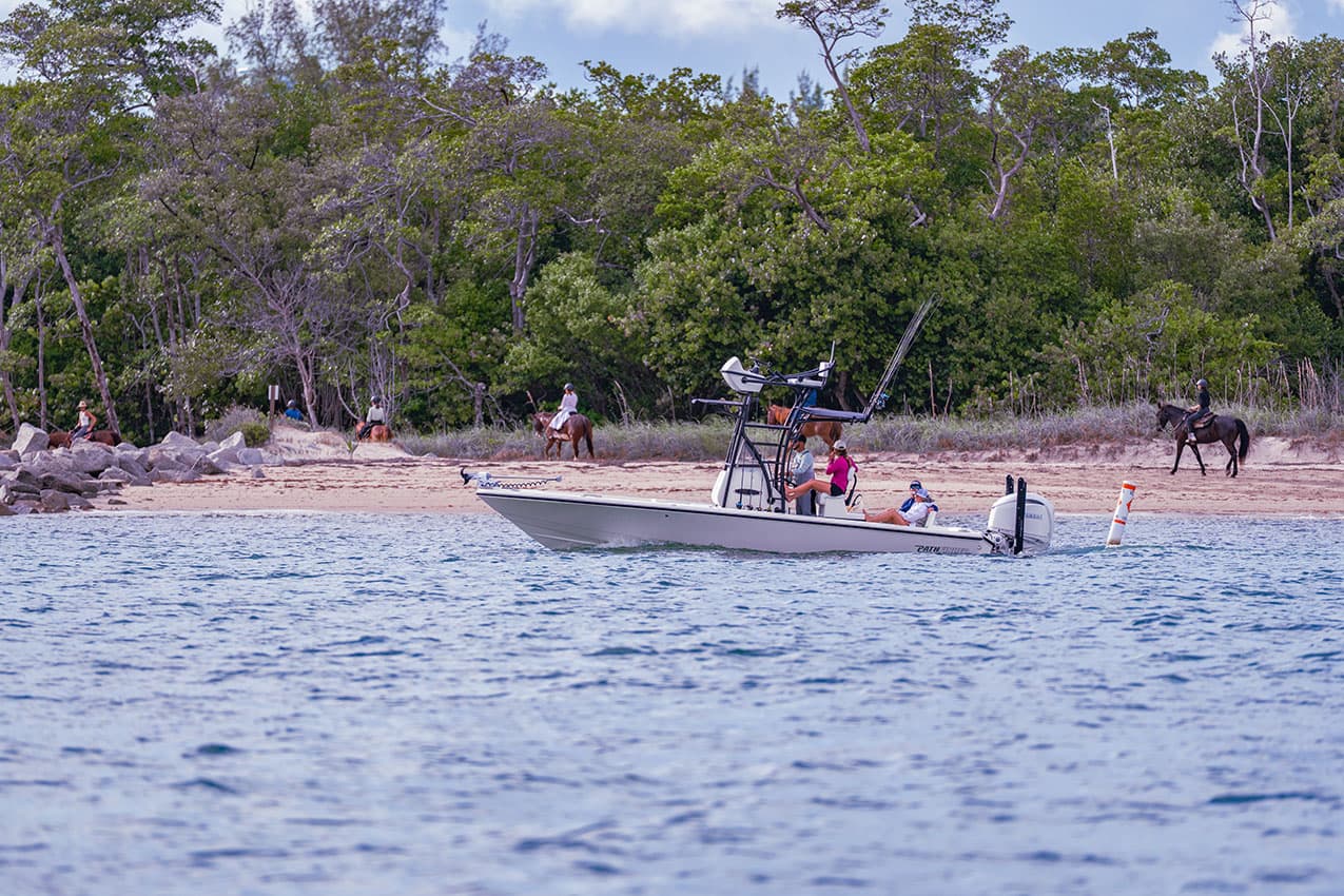 Pathfinder 26 Foot Bay Boat Cruising Coast.